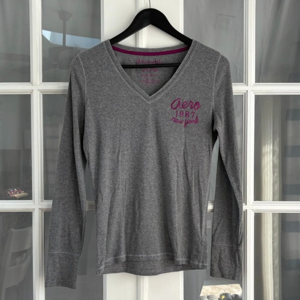 2000s Aeropostale Long Sleeve V-Neck Ribbed Branded T-Shirt